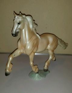 2008 Breyers Horse Christmas no tack